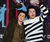 [포토] 우정의 하트 날리는 산이-육중완