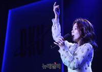 [포토] 축하공연 하는 가수 알리 