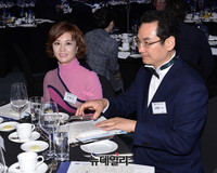 [포토] 단국대 후원의밤 행사 참석한 김혜선-이차용 부부