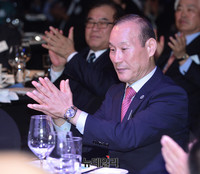 [포토] 후원의밤 참석한 최병오 패션그룹형지 회장