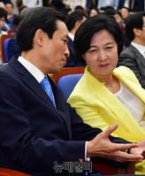 [포토] 대화 나누는 추미애-우상호