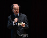 [포토] 강연하는 조정래 작가