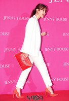 [포토] 배우 조안, 화이트룩에 레드립 포인트