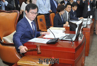 [포토] 국방위 강행하는 김영우 국방위원장