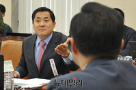 [포토] 미방위 사회권 발동 항의하는 박대출 여당 간사