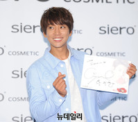 [포토] 검게타도 훈훈한 황치열