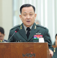 [포토] 합참국감, 업무보고하는 이순진 합참의장