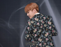 [포토] 꽃무늬 재킷입은 방탄소년단 제이홉