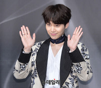 [포토] 방탄소년단 슈가, 달콤한 손인사