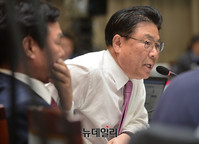 [포토] 국토위-서울시 국감, 아라뱃길 관련 질의하는 박맹우 의원