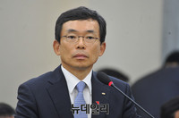 [포토] 질문에 답하는 이승철 전경련 부회장