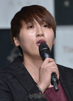 [포토] 백퍼센트 컴백 쇼케이스 사회맡은 개그맨 류근지