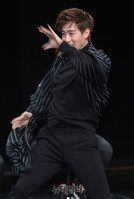 [포토] 타이틀곡 '지독하게' 살쾡이 포인트 댄스