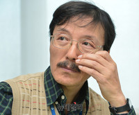 [포토] 故백남기 관련 인터뷰하는 이용식 건국대교수