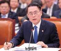 [포토] 농해수위 국감, 답변하는 김재수 농림축산식품부 장관