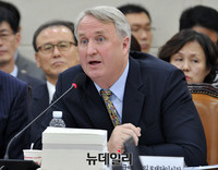 [포토] 보건복지위 국정감사 참석한 인요한 한국국제보건의료재단 이사장