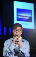 [포토] 가을과 함께 돌아온 가수 신용재