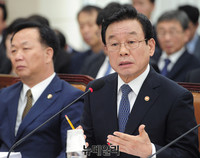 [포토] 안행위 국감, 답변하는 박인용 국민안전처 장관