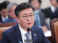[포토] 국회 외통위 국감, 답변하는 홍용표 통일부 장관