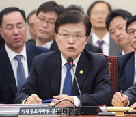[포토] 국회 미방위 국감, 답변하는 최양희 미래창조과학부 장관