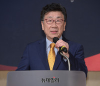 [포토] 예그린뮤지컬어워드, 축사하는 김승업 사장