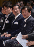 [포토] 근로자이사제 기념식, 대화나누는 박원순-이용득