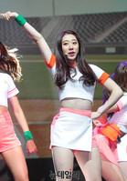 [포토] 파워풀한 무대 선보이는 아이오아이 유연정