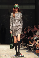 [포토] 낯선 룩 제안하는 한현민 디자이너 '뮌'ⓛ