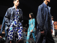 [포토] 독특한 패턴의 경쾌한 슈트 '송지오'②