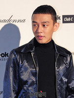 [포토] 유아인, 비와이와 닮은 다운펌 헤어스타일