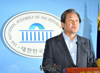[포토] 개헌관련 기자회견 갖는 새누리당 김무성 전 대표