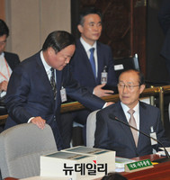 [포토] 대화 나누는 이원종-김재원