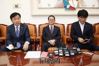 [포토] 최순실 특검으로 만난 여야 원내수석