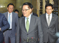 [포토] 국회의장실로 향하는 박지원 국민의당 비대위원장
