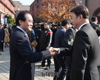 [포토] 악수나누는 독고영재-길용우