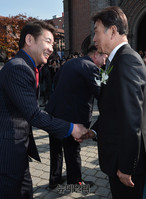 [포토] 악수나누는 박상원-길용우