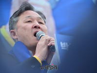 [포토] 정권퇴진 외치는 표창원