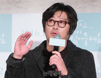 [포토] 사랑을 위해 과거로 돌아간 김윤석