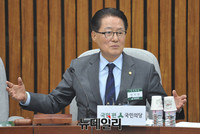 [포토] 모두발언 하는 국민의당 박지원 비대위원장