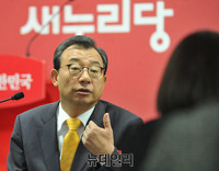 [포토] 기자간담회 갖는 새누리당 이정현 대표