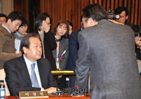 [포토] 대화 나누는 김무성-정진석