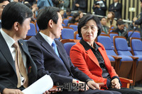 [포토] 대화 나누는 추미애 대표와 우상호 원내대표