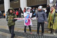 [포토] 최순실 탈 쓰고 광화문 광장 찾은 시민