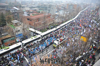 [포토] 청와대 200m 앞까지 올라온 촛불집회 참가자들