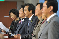 [포토] 기자회견 갖는 야3당 최순실게이트 국조특위원들