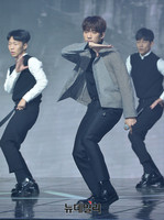 [포토] 타이틀곡 '거짓말이야' 열창하는 공찬