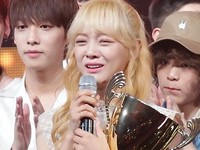 [포토] 쇼챔피언 1위 차지한 김세정, 감동을 눈물 뚝뚝