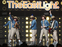 [포토] 무대 즐기는 더이스트라이트