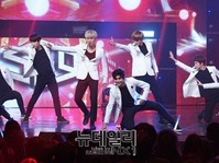 [포토] 카리스마로 무대 장악하는 에스에프나인