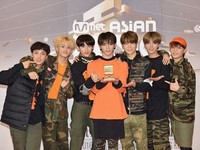 [포토] 그룹 엔시티127 '저희 상 탔어요'